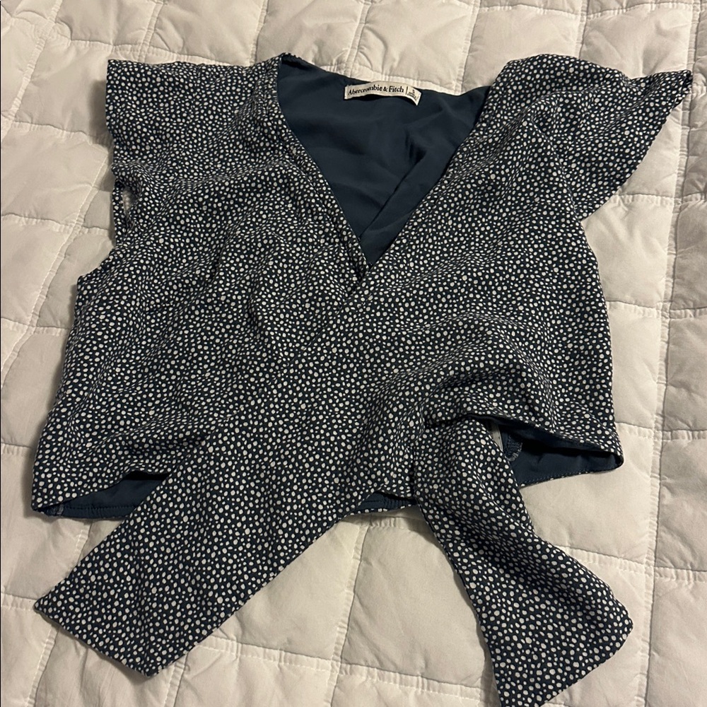 Abercrombie & Fitch Blue and White Top